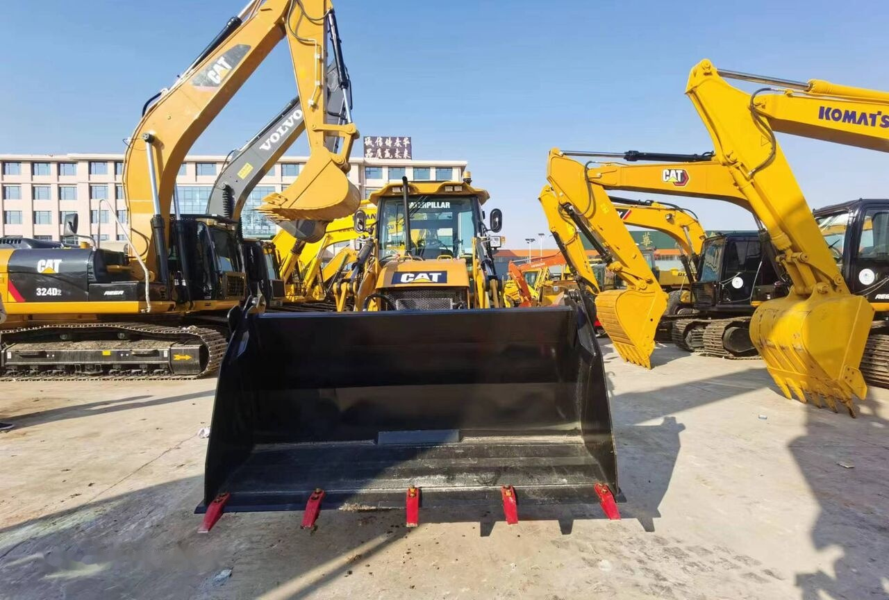 Caterpillar 420F - Fadromë me shkarkim nga prapa: foto 1 Caterpillar 420F - Fadromë me shkarkim nga prapa: foto 1