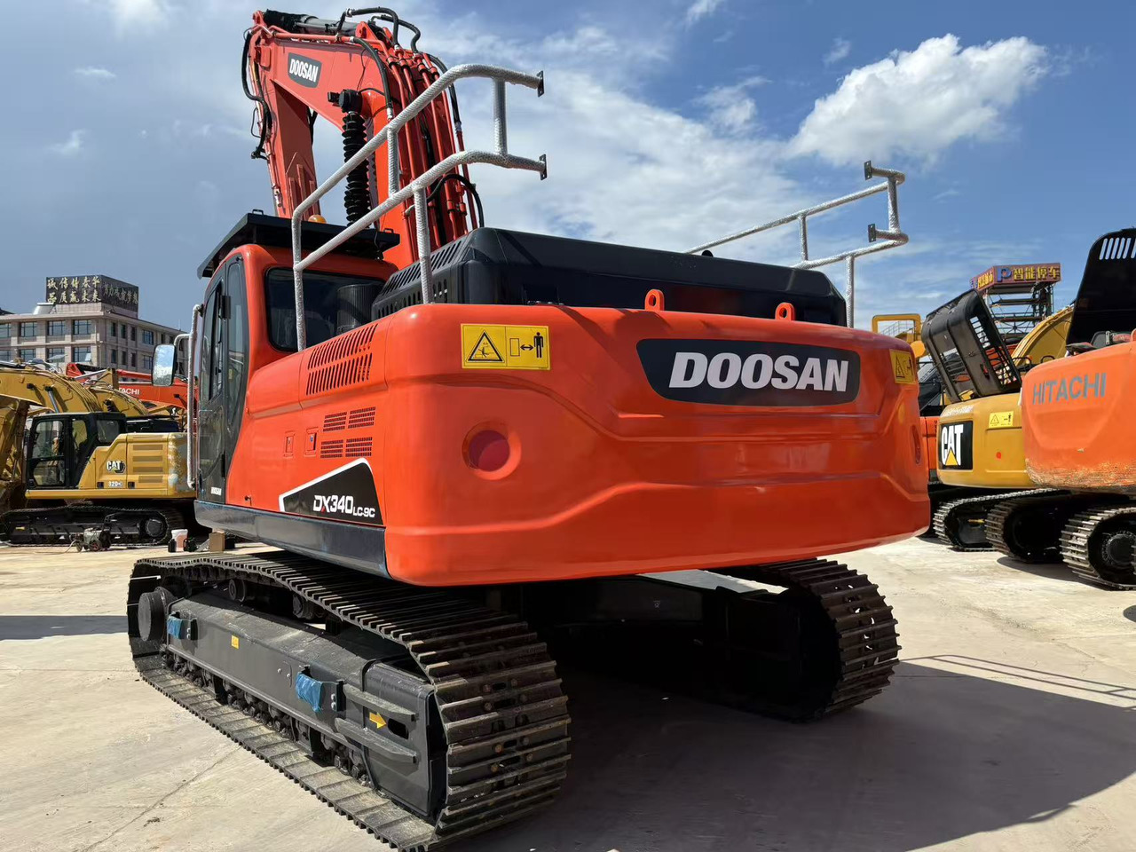 DOOSAN DX340LC-9C - Ekskavator me zinxhirë: foto 2 DOOSAN DX340LC-9C - Ekskavator me zinxhirë: foto 2
