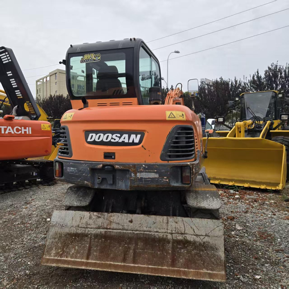 DOOSAN DX60W - Ekskavator me goma: foto 4 DOOSAN DX60W - Ekskavator me goma: foto 4