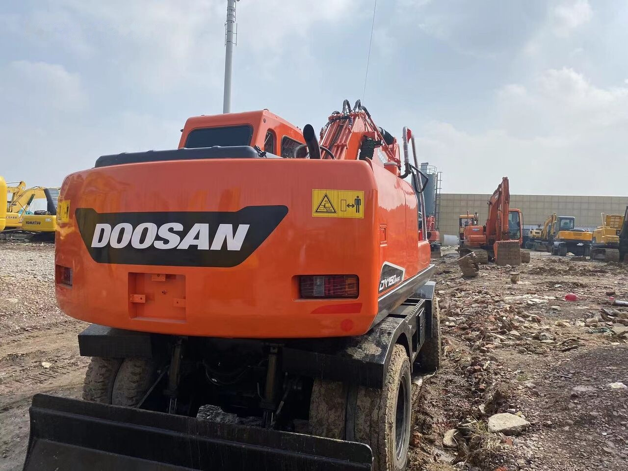 Doosan DX150W - Ekskavator me goma: foto 3 Doosan DX150W - Ekskavator me goma: foto 3