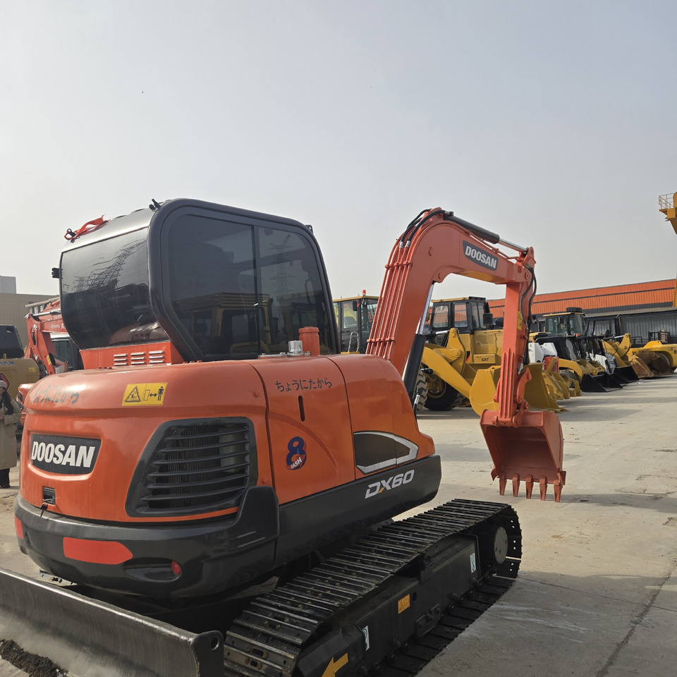 Doosan DX60 - Ekskavator me zinxhirë: foto 4 Doosan DX60 - Ekskavator me zinxhirë: foto 4