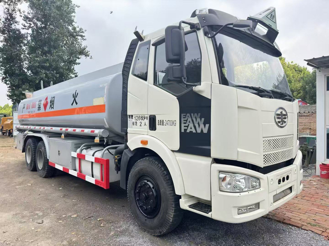 FAW tanker truck - Autobot: foto 4 FAW tanker truck - Autobot: foto 4