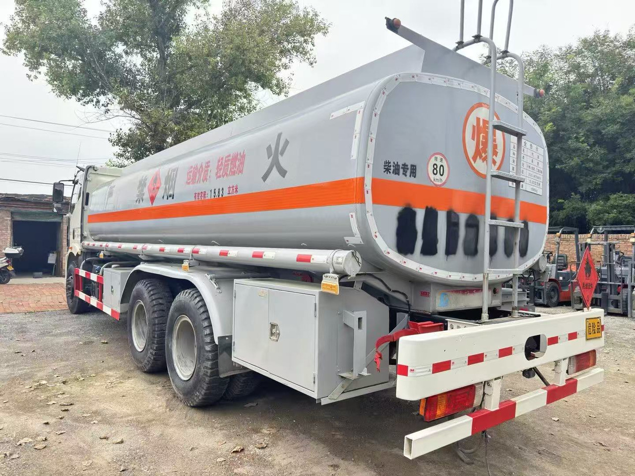 FAW tanker truck - Autobot: foto 2 FAW tanker truck - Autobot: foto 2