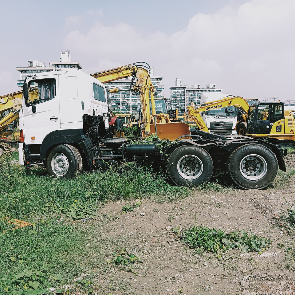HINO 700 - Gjysmë-kamion: foto 5 HINO 700 - Gjysmë-kamion: foto 5