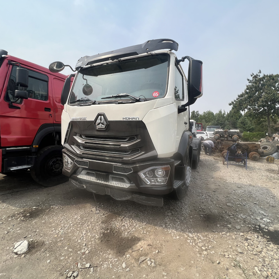 SINOTRUK HOHAN - Gjysmë-kamion: foto 3 SINOTRUK HOHAN - Gjysmë-kamion: foto 3