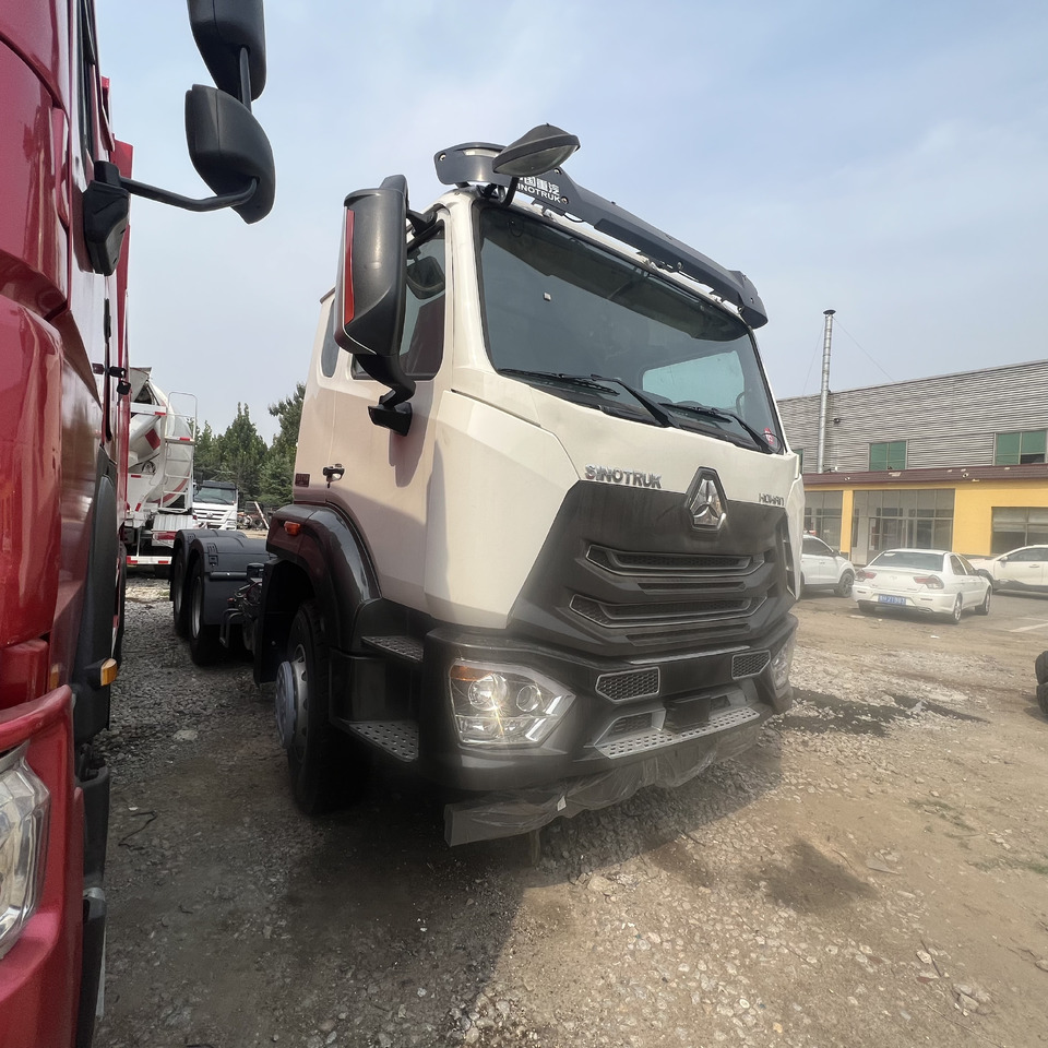 SINOTRUK HOHAN - Gjysmë-kamion: foto 2 SINOTRUK HOHAN - Gjysmë-kamion: foto 2