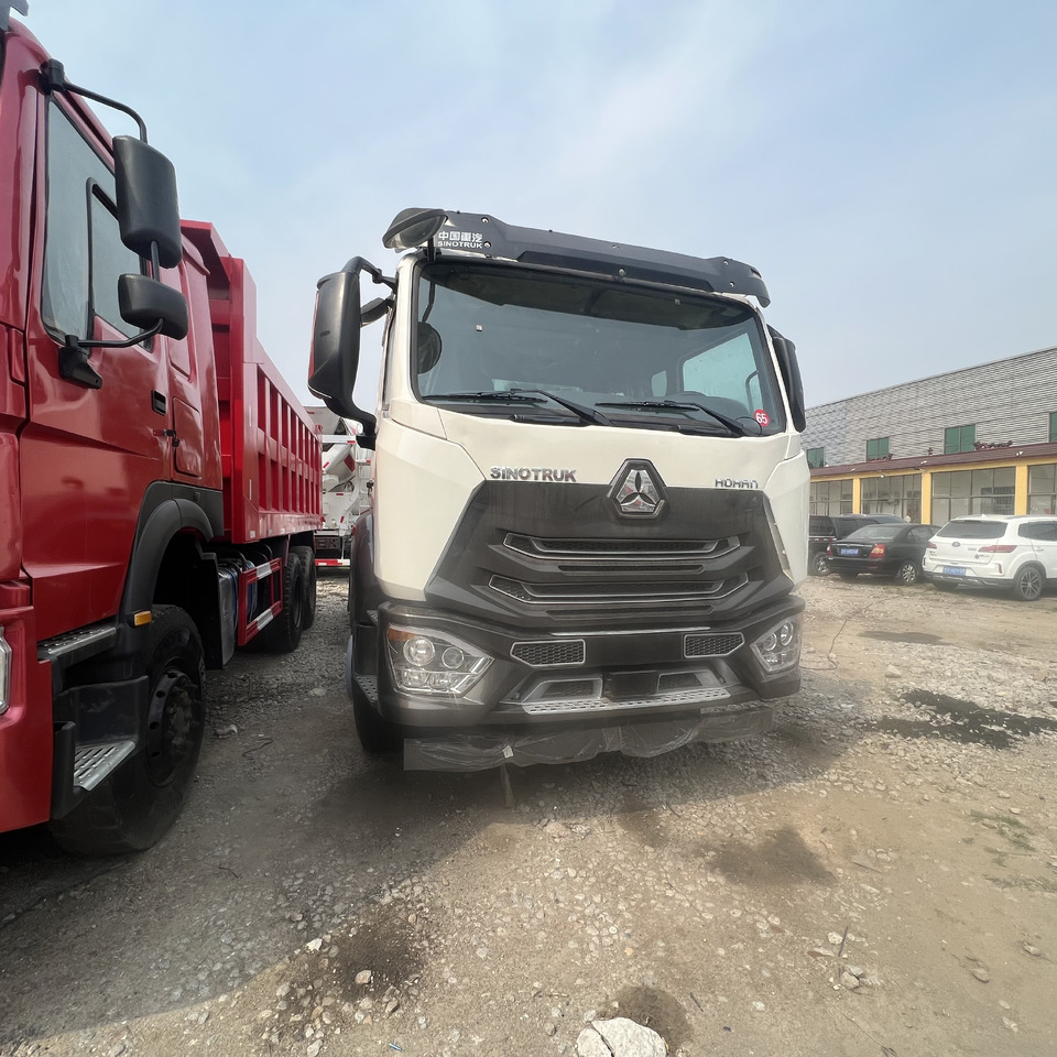 SINOTRUK HOHAN - Gjysmë-kamion: foto 1 SINOTRUK HOHAN - Gjysmë-kamion: foto 1