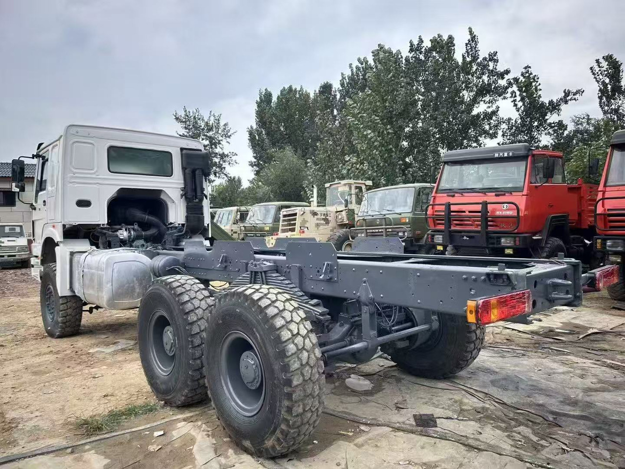 SINOTRUK HOWO - Gjysmë-kamion: foto 4 SINOTRUK HOWO - Gjysmë-kamion: foto 4