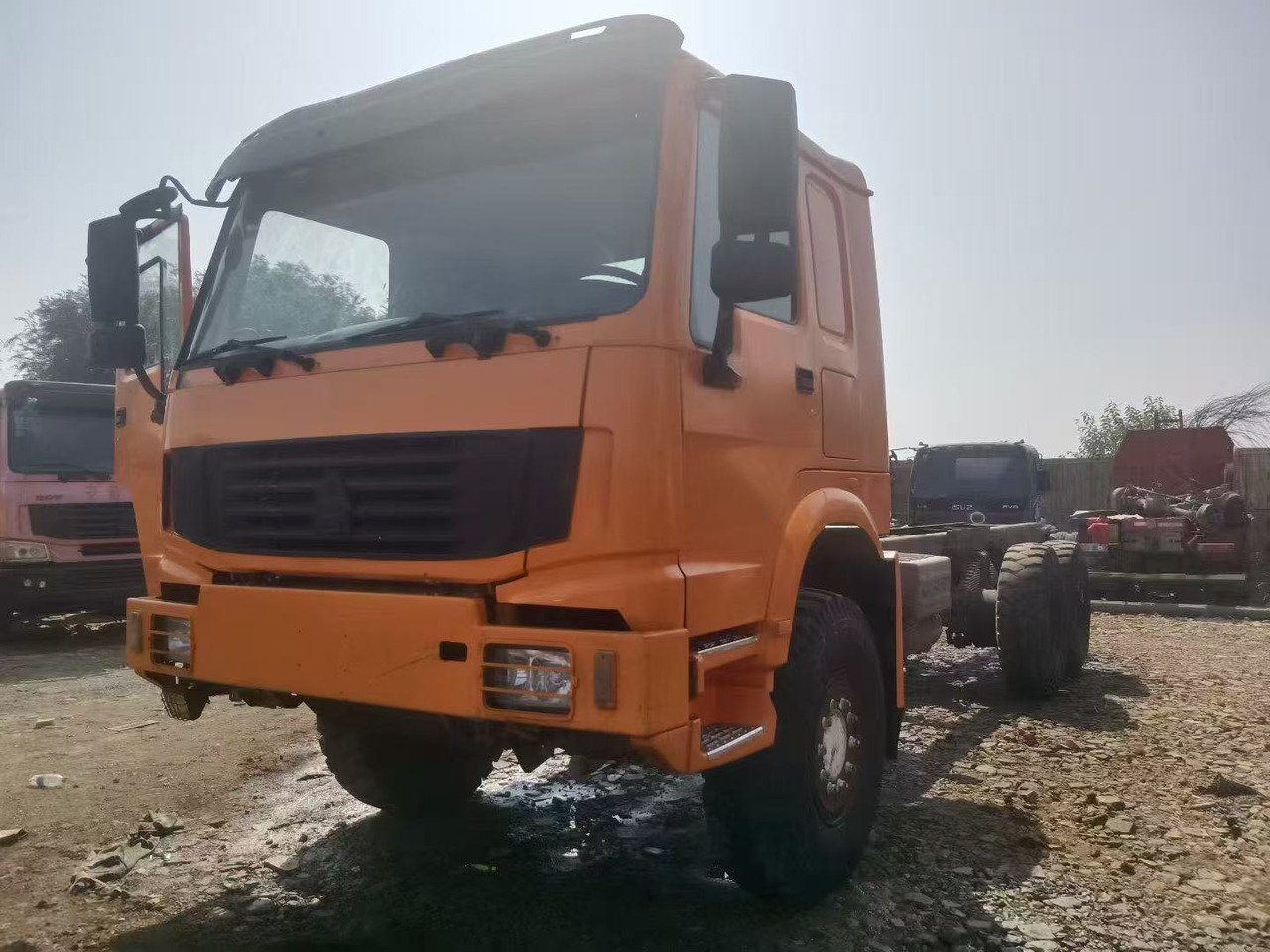 SINOTRUK HOWO - Gjysmë-kamion: foto 2 SINOTRUK HOWO - Gjysmë-kamion: foto 2