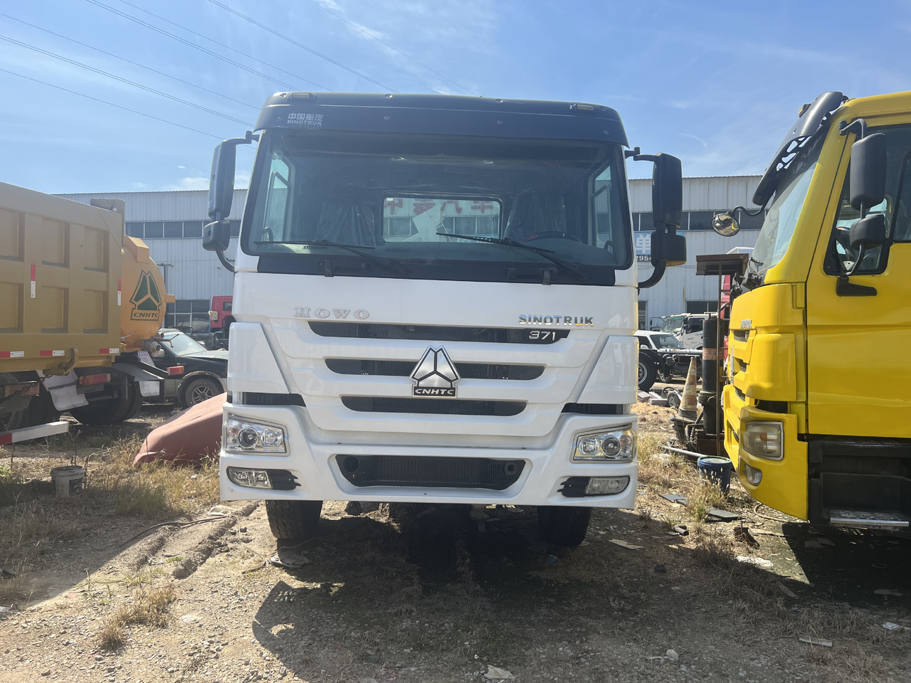 SINOTRUK HOWO trailer head - Gjysmë-kamion: foto 4 SINOTRUK HOWO trailer head - Gjysmë-kamion: foto 4