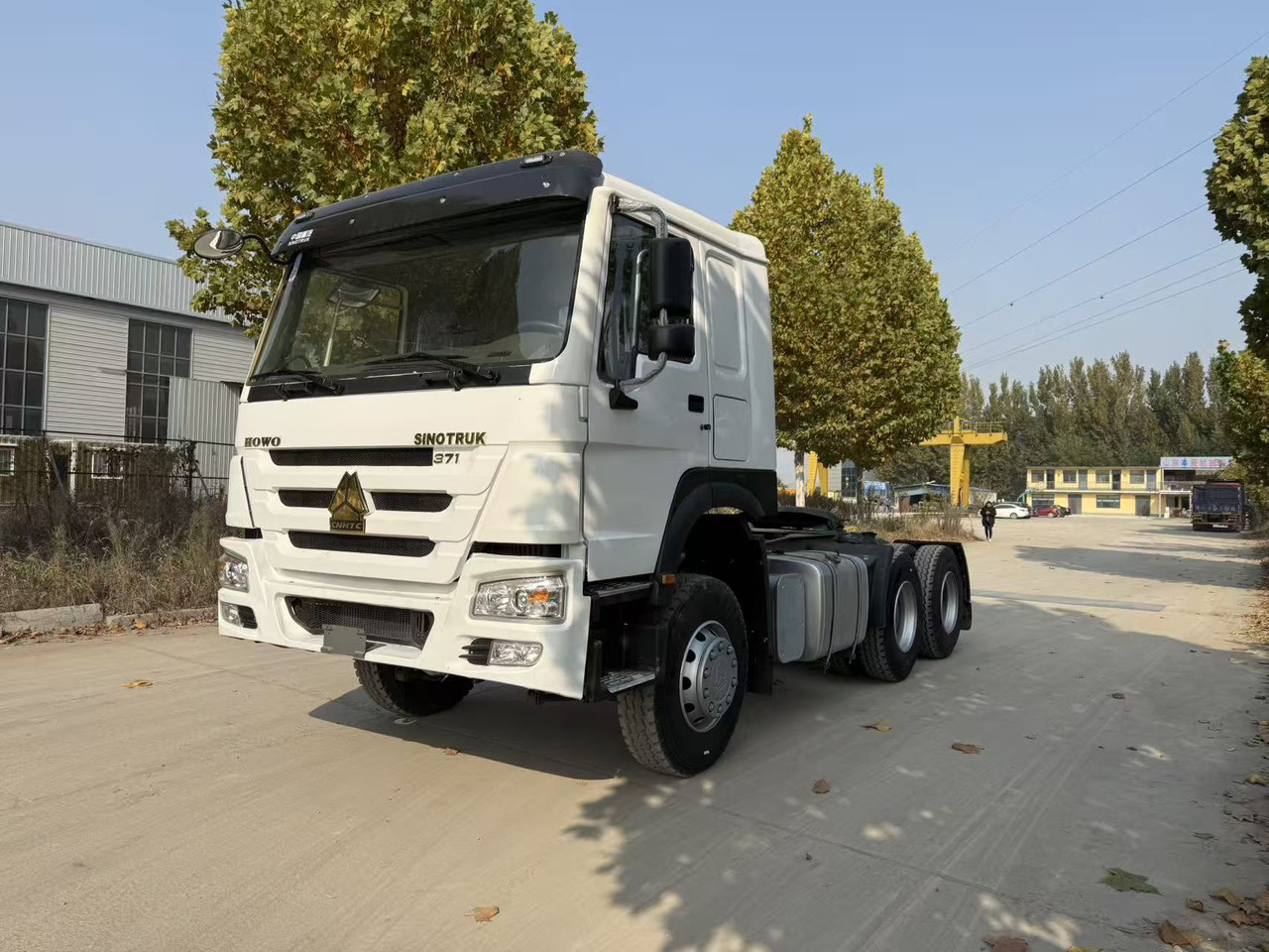 SINOTRUK Howo tractor head - Gjysmë-kamion: foto 1 SINOTRUK Howo tractor head - Gjysmë-kamion: foto 1