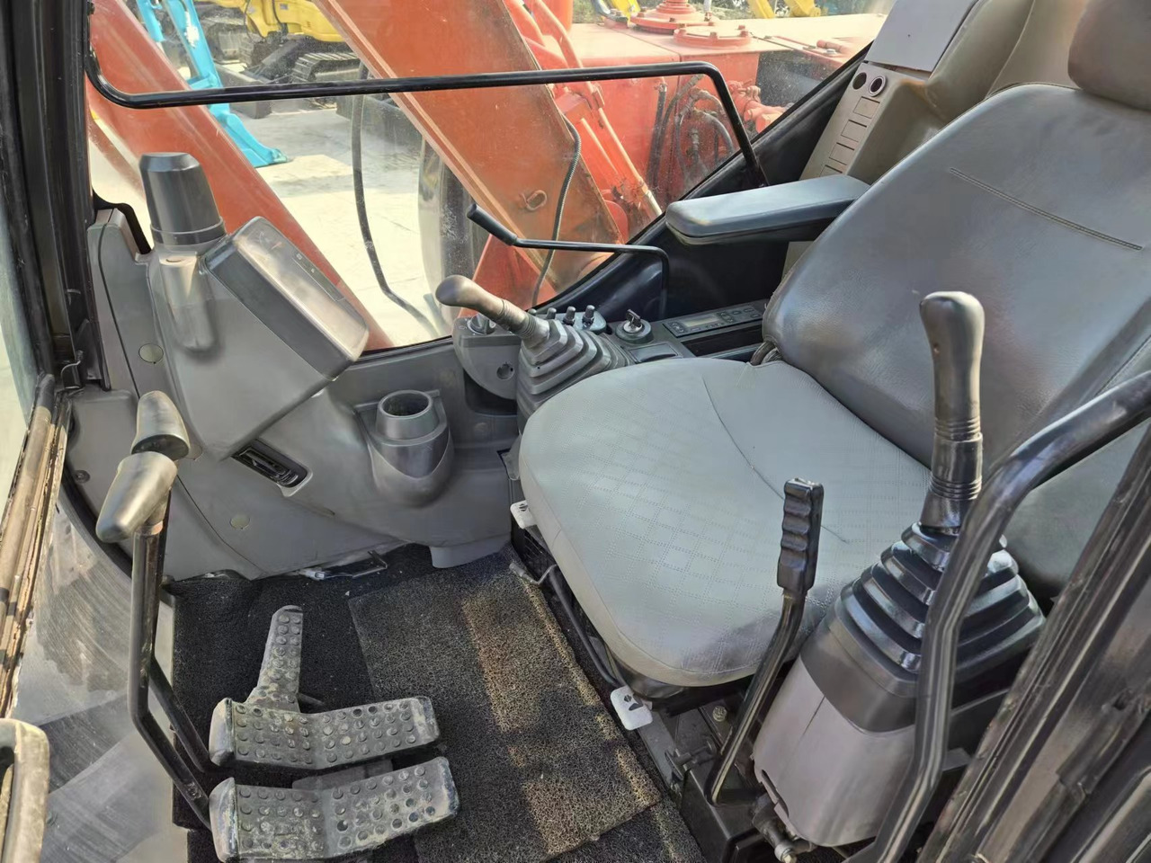 Miniekskavator HITACHI ZX60: foto 8 Miniekskavator HITACHI ZX60: foto 8