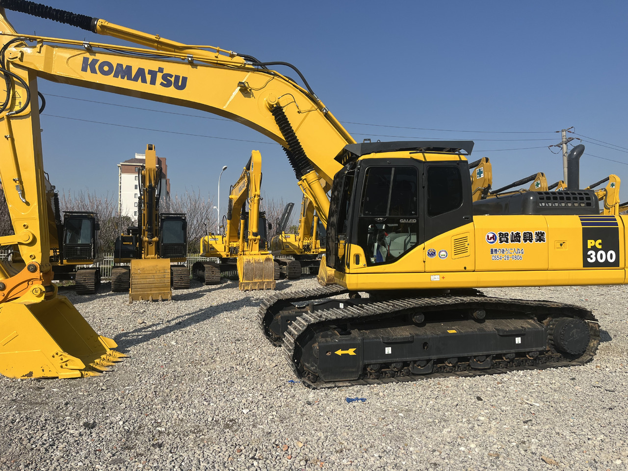 KOMATSU PC300-7 - Ekskavator me zinxhirë: foto 2 KOMATSU PC300-7 - Ekskavator me zinxhirë: foto 2