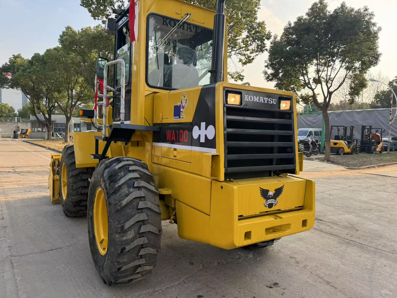 KOMATSU WA100-1 - Fadrom me goma: foto 2 KOMATSU WA100-1 - Fadrom me goma: foto 2