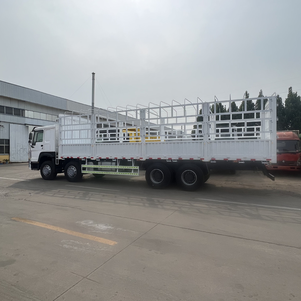 SINOTRUK HOWO 8*4 Fence Truck - Kamioni: foto 2 SINOTRUK HOWO 8*4 Fence Truck - Kamioni: foto 2