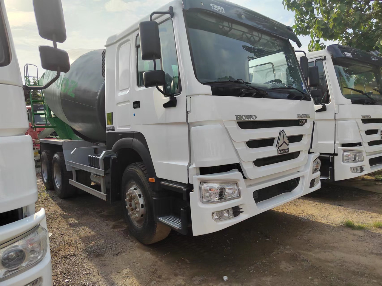 SINOTRUK HOWO Concrete Mixer Truck - Kamioni: foto 4 SINOTRUK HOWO Concrete Mixer Truck - Kamioni: foto 4