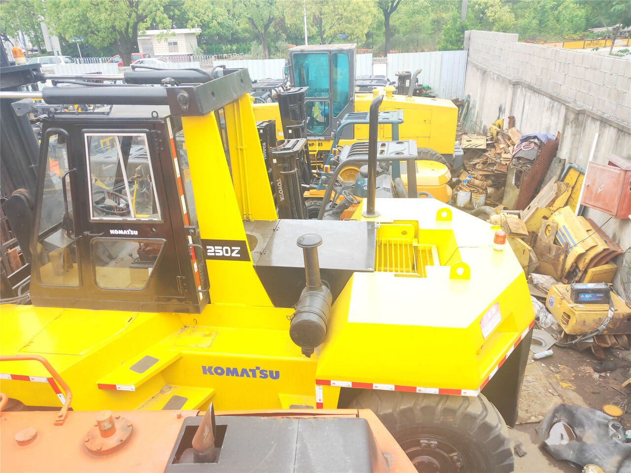 Komatsu FD250 - Pirun më naftë: foto 1 Komatsu FD250 - Pirun më naftë: foto 1
