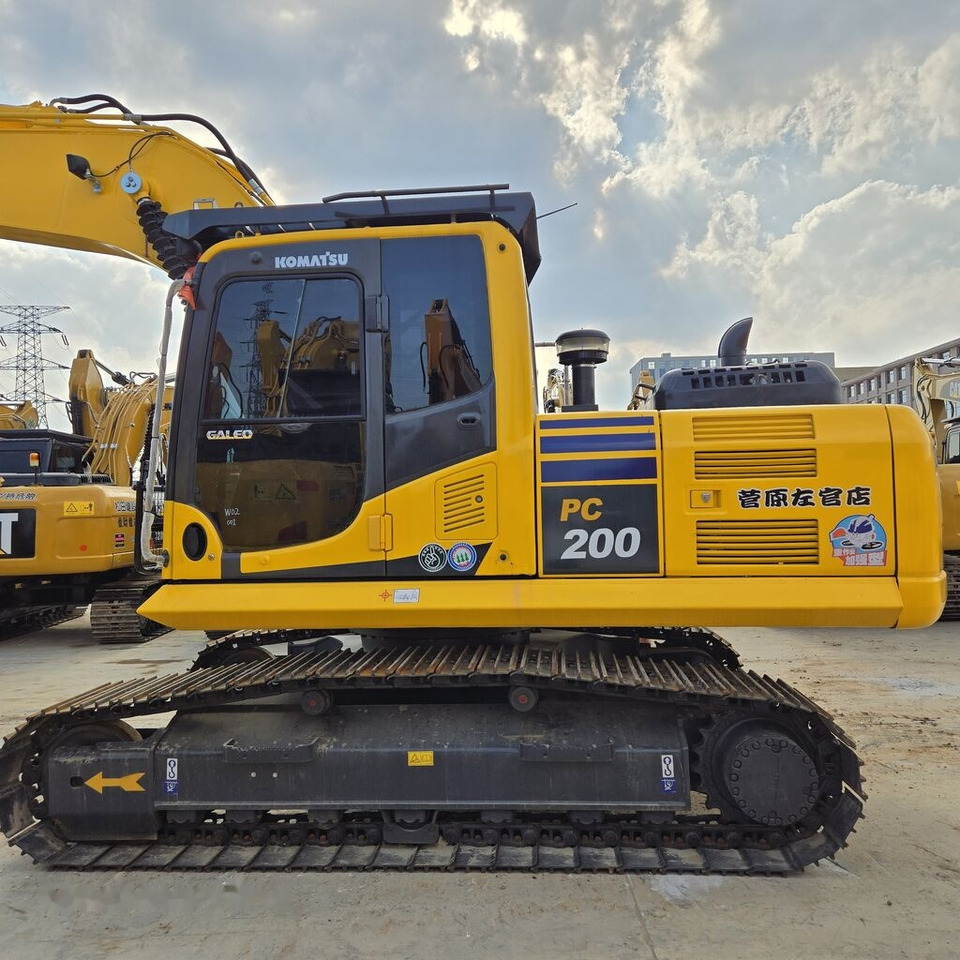 Komatsu PC200-8MO - Ekskavator me zinxhirë: foto 1 Komatsu PC200-8MO - Ekskavator me zinxhirë: foto 1