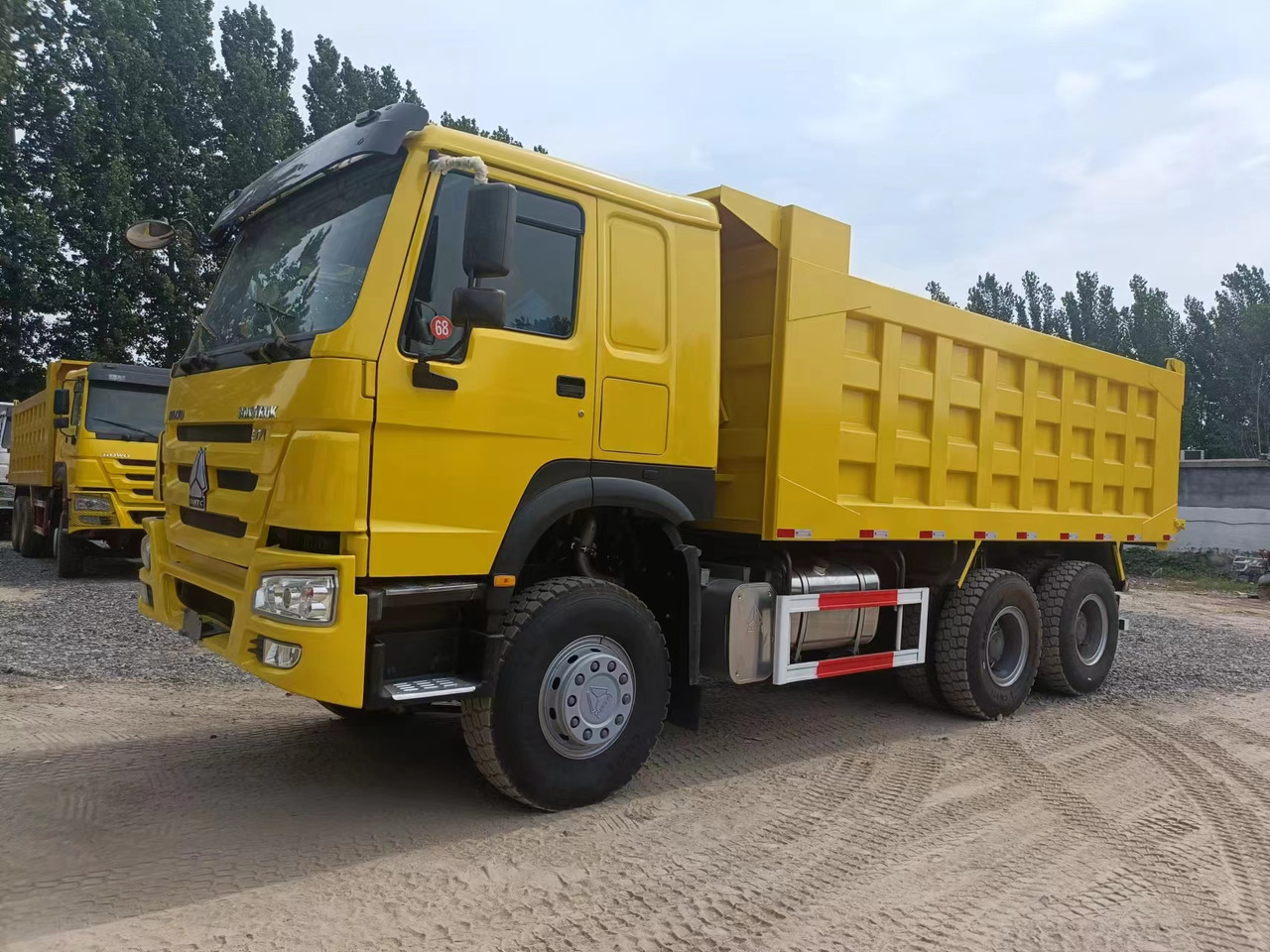 Kamion vetëshkarkues i ri SINOTRUK HOWO: foto 10