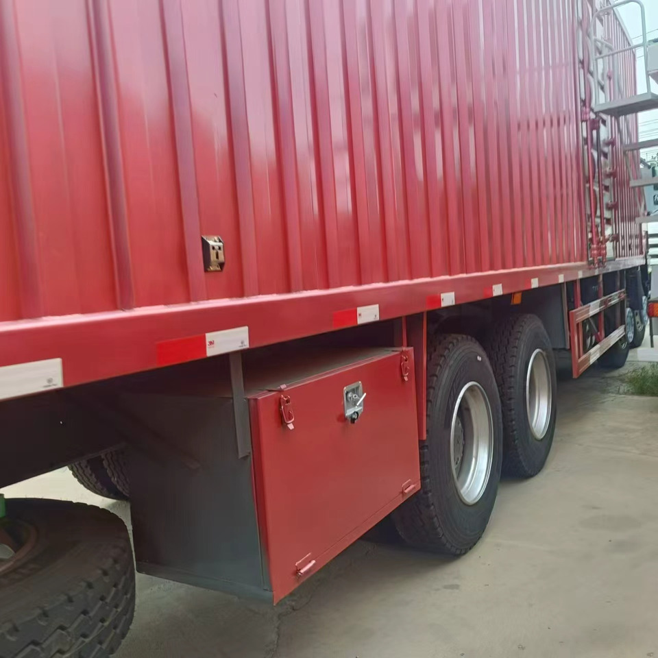 SINOTRUK HOWO - Kamion vagonetë: foto 4 SINOTRUK HOWO - Kamion vagonetë: foto 4