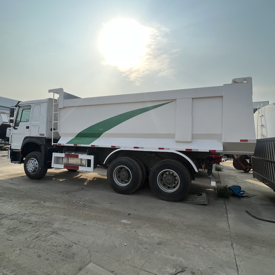 SINOTRUK HOWO - Kamion vagonetë: foto 4 SINOTRUK HOWO - Kamion vagonetë: foto 4