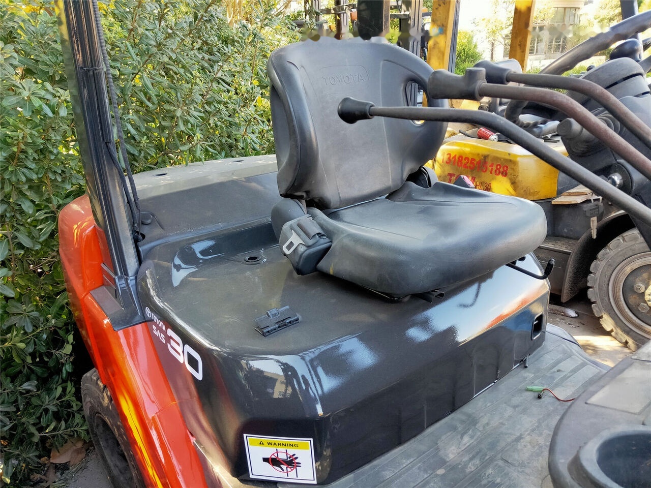 Toyota FDN30 - Pirun më naftë: foto 2 Toyota FDN30 - Pirun më naftë: foto 2