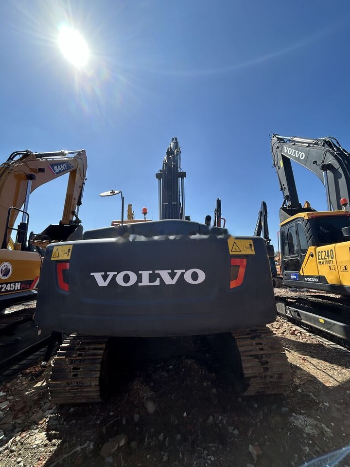 Volvo EC240 - Ekskavator me zinxhirë: foto 1 Volvo EC240 - Ekskavator me zinxhirë: foto 1
