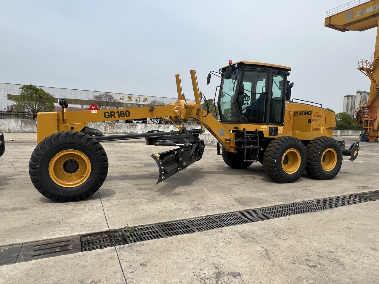 XCMG GR180 - Makinë niveluese: foto 2 XCMG GR180 - Makinë niveluese: foto 2
