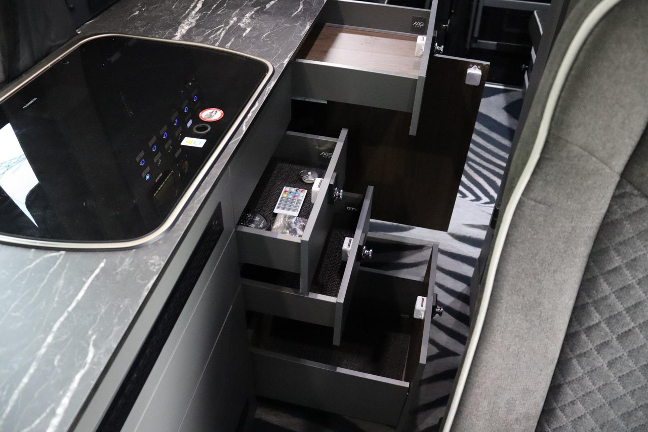 Mercedes-Benz Sprinter - Furgon kampingu: foto 3 Mercedes-Benz Sprinter - Furgon kampingu: foto 3