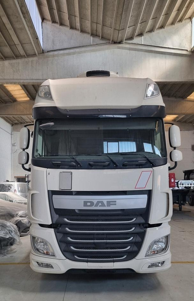 DAF XF 440 Euro 6 - Full Pneumatico - 2015 - Transportjer kontejnerësh/ Kamion me karroceri të çmontueshme: foto 1 DAF XF 440 Euro 6 - Full Pneumatico - 2015 - Transportjer kontejnerësh/ Kamion me karroceri të çmontueshme: foto 1