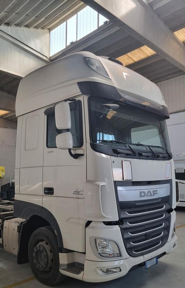 DAF XF 440 Euro 6 - Full Pneumatico - 2015 - Transportjer kontejnerësh/ Kamion me karroceri të çmontueshme: foto 2 DAF XF 440 Euro 6 - Full Pneumatico - 2015 - Transportjer kontejnerësh/ Kamion me karroceri të çmontueshme: foto 2