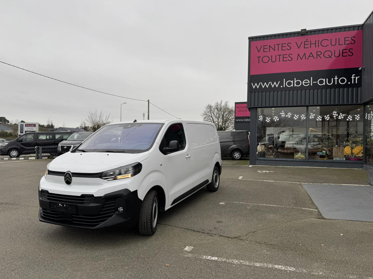 CITROEN Jumpy M 2.0 BlueHDi - 145 S&S - BV EAT8 III FOURGON . PHASE 2 - Furgon: foto 1 CITROEN Jumpy M 2.0 BlueHDi - 145 S&S - BV EAT8 III FOURGON . PHASE 2 - Furgon: foto 1