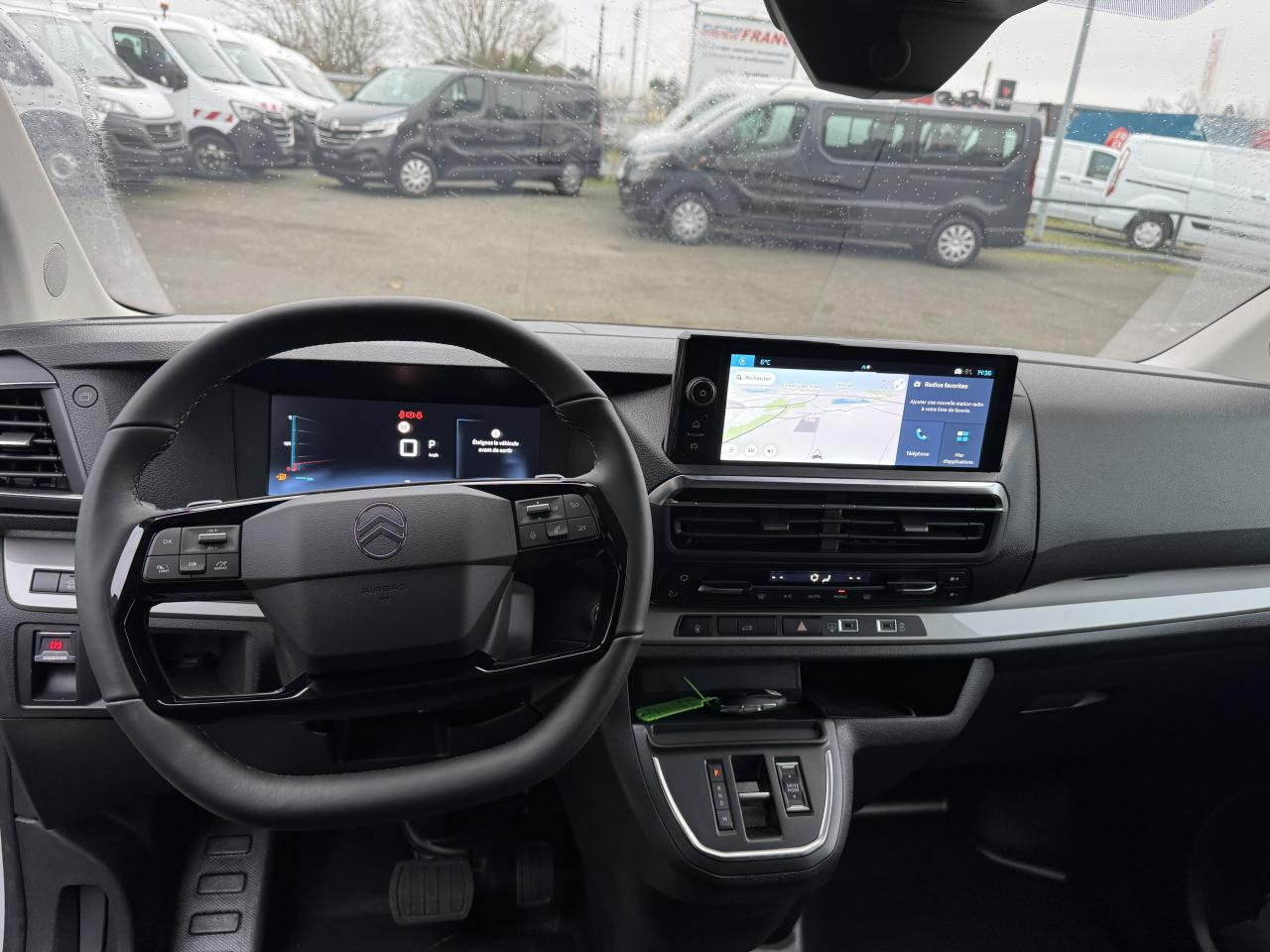 CITROEN Jumpy M 2.0 BlueHDi - 145 S&S - BV EAT8 III FOURGON . PHASE 2 - Furgon: foto 4 CITROEN Jumpy M 2.0 BlueHDi - 145 S&S - BV EAT8 III FOURGON . PHASE 2 - Furgon: foto 4