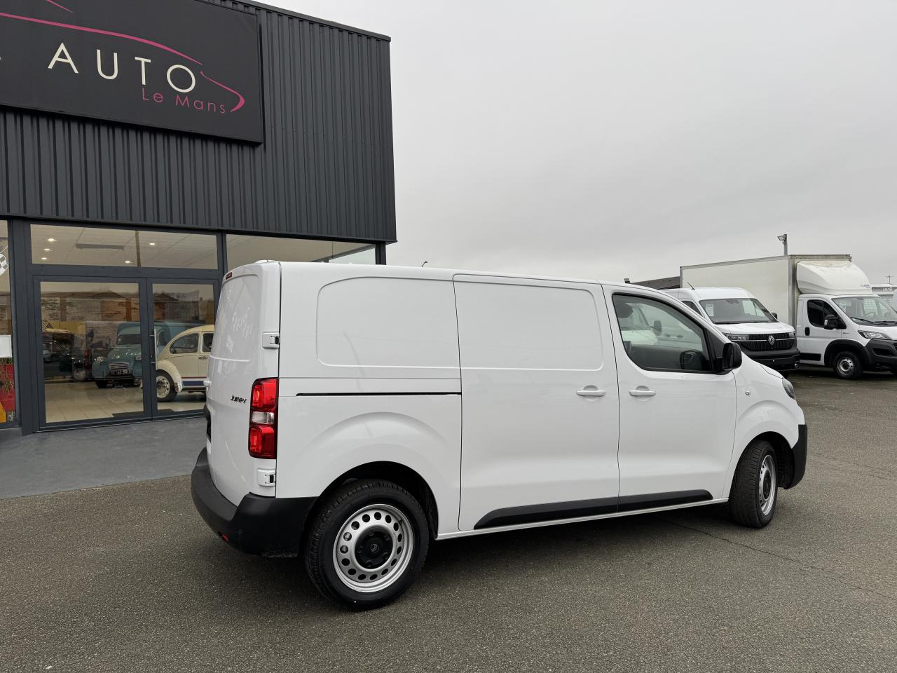 CITROEN Jumpy M 2.0 BlueHDi - 145 S&S - BV EAT8 III FOURGON . PHASE 2 - Furgon: foto 5 CITROEN Jumpy M 2.0 BlueHDi - 145 S&S - BV EAT8 III FOURGON . PHASE 2 - Furgon: foto 5