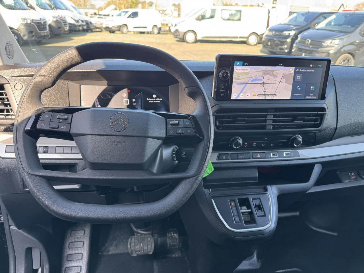 CITROEN Jumpy M 2.0 BlueHDi - 180 S&S - BV EAT8  III FOURGON . PHASE 2 - Furgon: foto 4 CITROEN Jumpy M 2.0 BlueHDi - 180 S&S - BV EAT8  III FOURGON . PHASE 2 - Furgon: foto 4