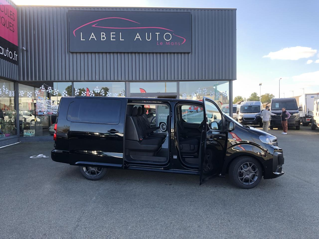 CITROEN Jumpy XL 2.0 BlueHDi - 180 S&S - BV EAT8 III CABINE APPROFONDIE Fixe PHASE 2 6 PLACES - Furgon: foto 3 CITROEN Jumpy XL 2.0 BlueHDi - 180 S&S - BV EAT8 III CABINE APPROFONDIE Fixe PHASE 2 6 PLACES - Furgon: foto 3