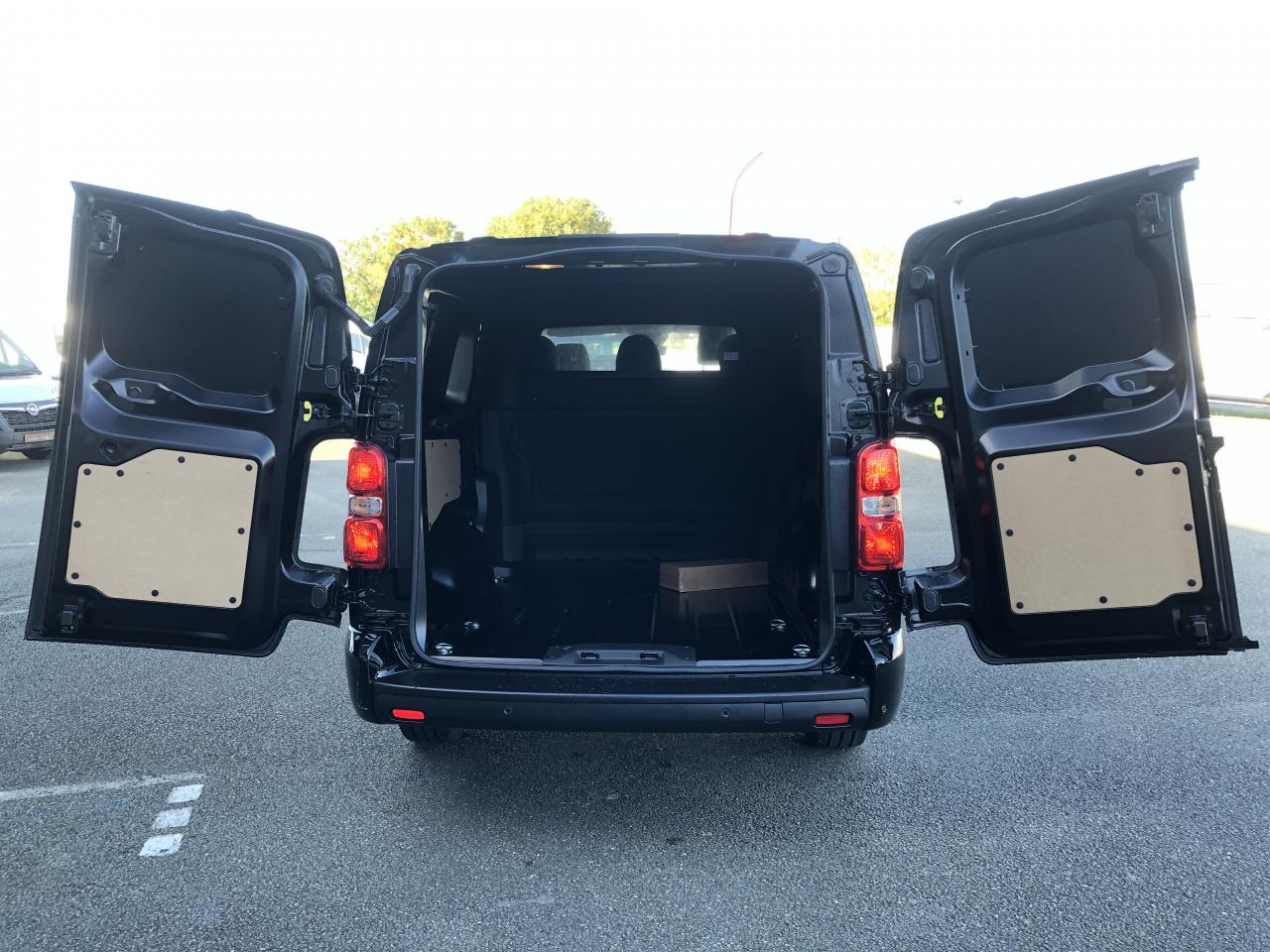 CITROEN Jumpy XL 2.0 BlueHDi - 180 S&S - BV EAT8 III CABINE APPROFONDIE Fixe PHASE 2 6 PLACES - Furgon: foto 4 CITROEN Jumpy XL 2.0 BlueHDi - 180 S&S - BV EAT8 III CABINE APPROFONDIE Fixe PHASE 2 6 PLACES - Furgon: foto 4