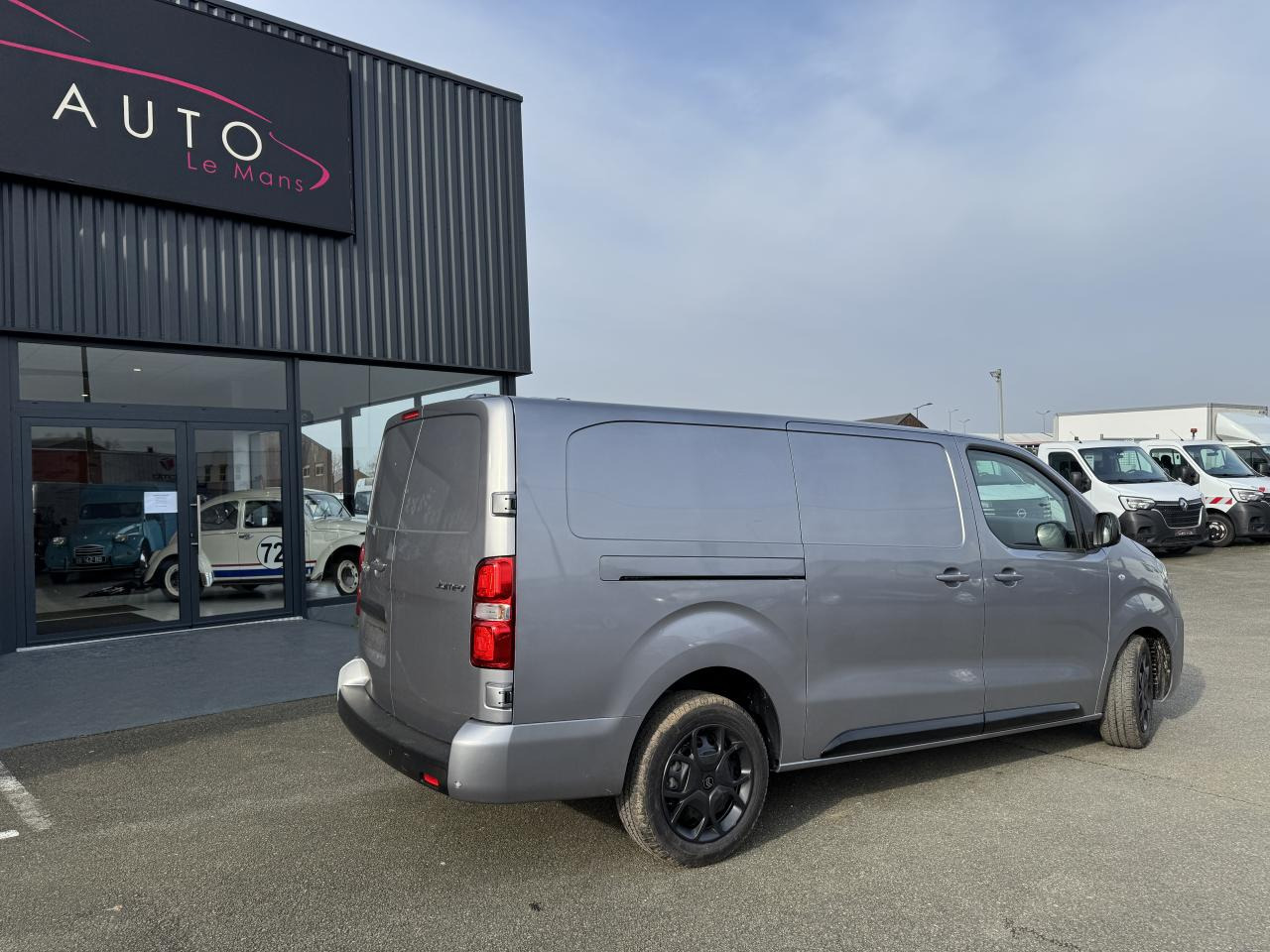 CITROEN Jumpy XL 2.0 BlueHDi - 180 S&S - BV EAT8 III FOURGON . PHASE 2 - Furgon: foto 5 CITROEN Jumpy XL 2.0 BlueHDi - 180 S&S - BV EAT8 III FOURGON . PHASE 2 - Furgon: foto 5