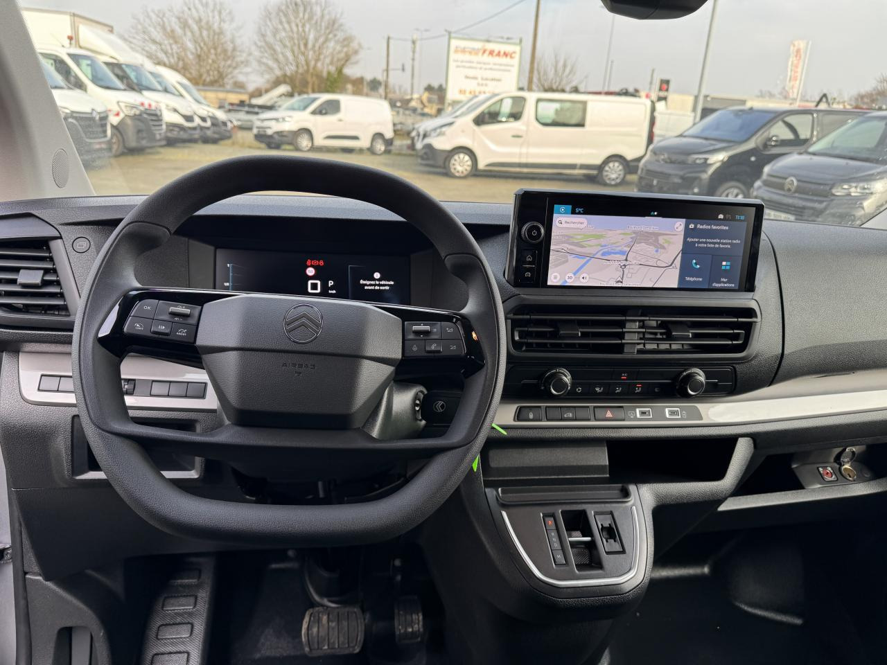 CITROEN Jumpy XL 2.0 BlueHDi - 180 S&S - BV EAT8 III FOURGON . PHASE 2 - Furgon: foto 4 CITROEN Jumpy XL 2.0 BlueHDi - 180 S&S - BV EAT8 III FOURGON . PHASE 2 - Furgon: foto 4