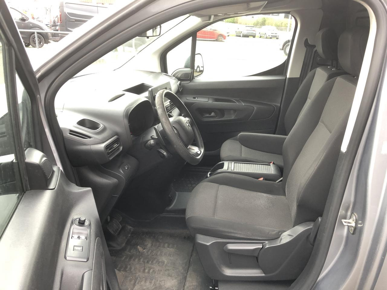 CITROEN berlingo M 1000KG BLUEHDI 130 S&S CLUB EAT8 - Furgon: foto 5 CITROEN berlingo M 1000KG BLUEHDI 130 S&S CLUB EAT8 - Furgon: foto 5