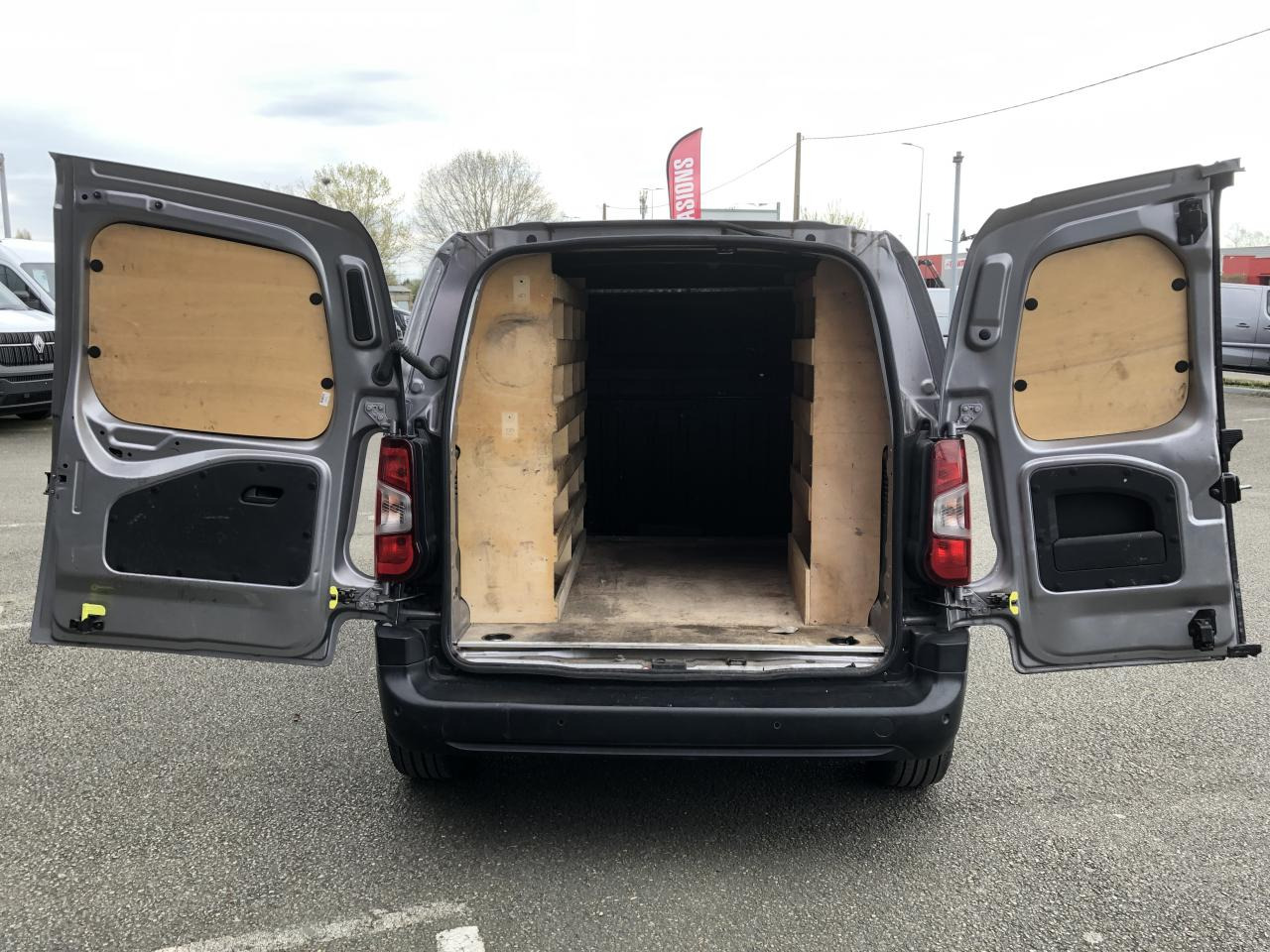 CITROEN berlingo M 1000KG BLUEHDI 130 S&S CLUB EAT8 - Furgon: foto 3 CITROEN berlingo M 1000KG BLUEHDI 130 S&S CLUB EAT8 - Furgon: foto 3