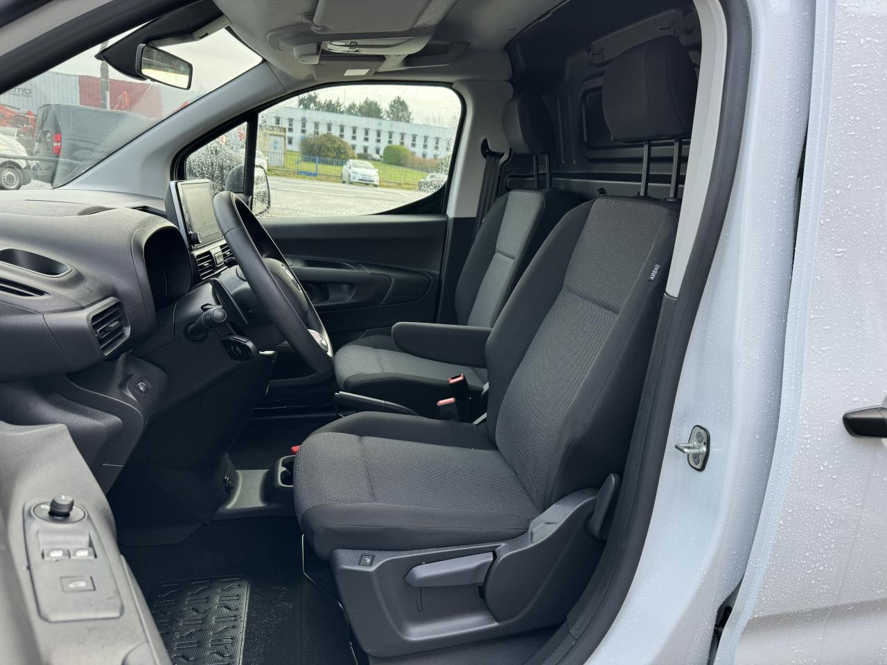 FIAT Doblo XL 950KG 1.5 BlueHDi S&S - 130 - BV EAT8 III FOURGON Fourgon XL PHASE 2 - Furgon: foto 5 FIAT Doblo XL 950KG 1.5 BlueHDi S&S - 130 - BV EAT8 III FOURGON Fourgon XL PHASE 2 - Furgon: foto 5