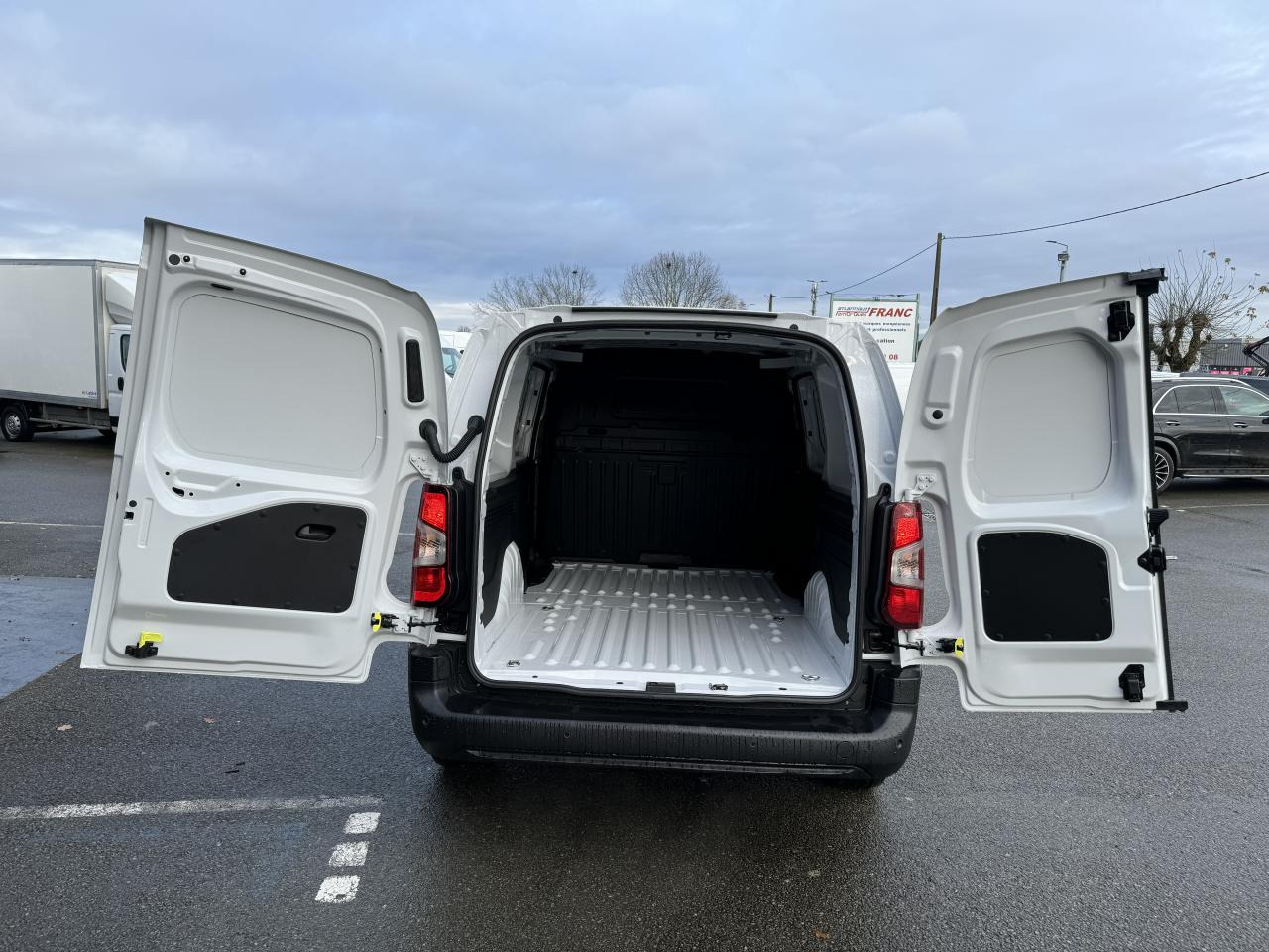 FIAT Doblo XL 950KG 1.5 BlueHDi S&S - 130 - BV EAT8 III FOURGON Fourgon XL PHASE 2 - Furgon: foto 5 FIAT Doblo XL 950KG 1.5 BlueHDi S&S - 130 - BV EAT8 III FOURGON Fourgon XL PHASE 2 - Furgon: foto 5