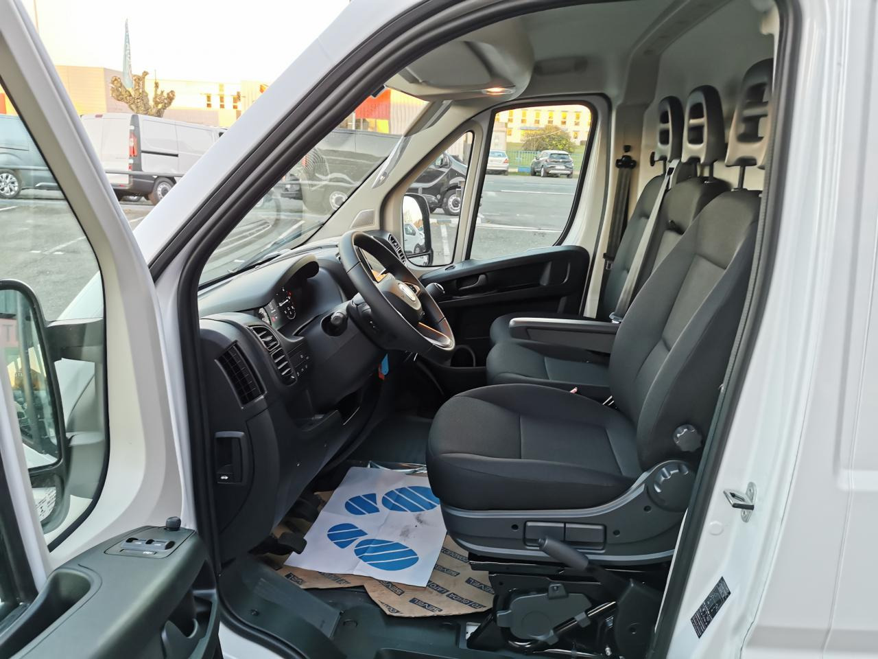 FIAT Ducato Tôlé Maxi 3.5 XL H2 2.2 - 140 S&S III FOURGON TOLE Fourgon Tôlé - Furgon: foto 5 FIAT Ducato Tôlé Maxi 3.5 XL H2 2.2 - 140 S&S III FOURGON TOLE Fourgon Tôlé - Furgon: foto 5