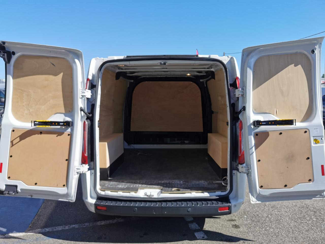 FORD Transit Custom 2.0 TDCi - 130 - BVA S&S TRANSIT CUSTOM FOURGON Fourgon 300 L1H1 Trend Business P - Furgon: foto 3 FORD Transit Custom 2.0 TDCi - 130 - BVA S&S TRANSIT CUSTOM FOURGON Fourgon 300 L1H1 Trend Business P - Furgon: foto 3