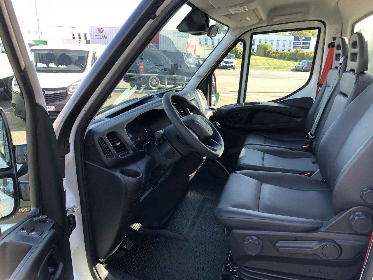 IVECO Daily 35 C 16 P S&S (Quad-Leaf) CHASSIS CABINE 2014 35C/35S Chassis cabine 35 C Epmt.3.75 PHASE - Kamioncine vetëshkarkuese: foto 3 IVECO Daily 35 C 16 P S&S (Quad-Leaf) CHASSIS CABINE 2014 35C/35S Chassis cabine 35 C Epmt.3.75 PHASE - Kamioncine vetëshkarkuese: foto 3
