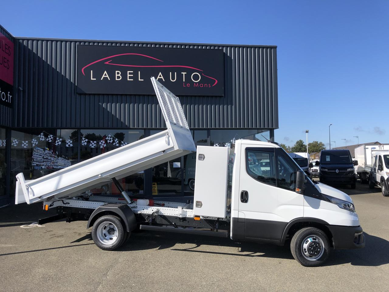 IVECO Daily 35 C 16 P S&S (Quad-Leaf) CHASSIS CABINE 2014 35C/35S Chassis cabine 35 C Epmt.3.75 PHASE - Kamioncine vetëshkarkuese: foto 1 IVECO Daily 35 C 16 P S&S (Quad-Leaf) CHASSIS CABINE 2014 35C/35S Chassis cabine 35 C Epmt.3.75 PHASE - Kamioncine vetëshkarkuese: foto 1