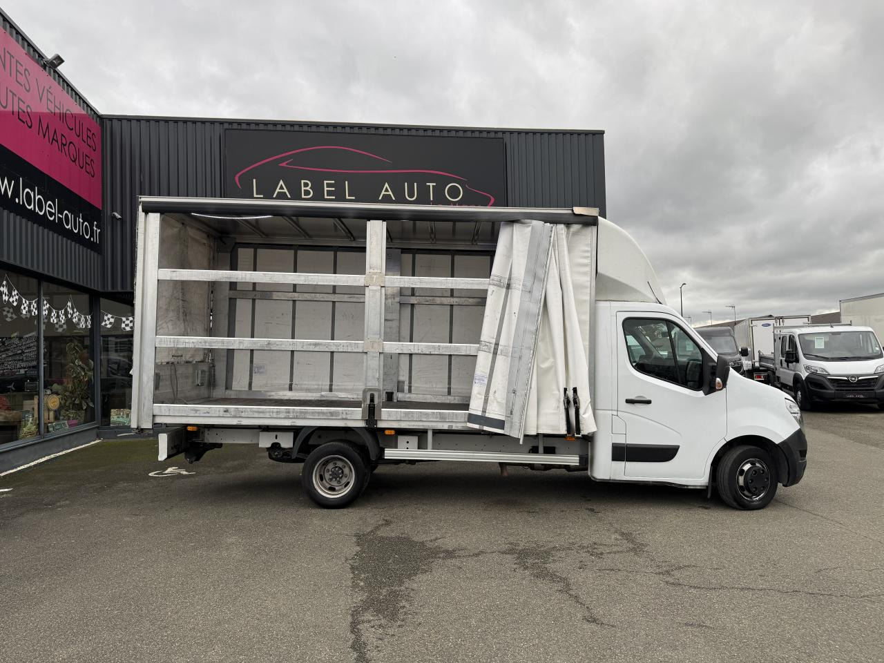 NISSAN Interstar Acenta 3.5t L4H1 2.3 dCi 165Ch CHASSIS CABINE BACHE - Kamioncine me tendë: foto 1 NISSAN Interstar Acenta 3.5t L4H1 2.3 dCi 165Ch CHASSIS CABINE BACHE - Kamioncine me tendë: foto 1