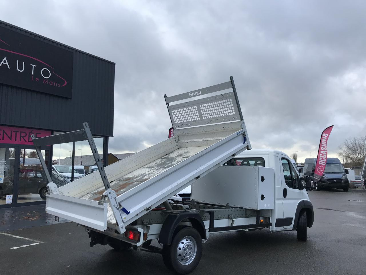 PEUGEOT BOXER 3T5 BENNE + COFFRE 2.2 HDI 165CH - Kamioncine vetëshkarkuese: foto 5 PEUGEOT BOXER 3T5 BENNE + COFFRE 2.2 HDI 165CH - Kamioncine vetëshkarkuese: foto 5