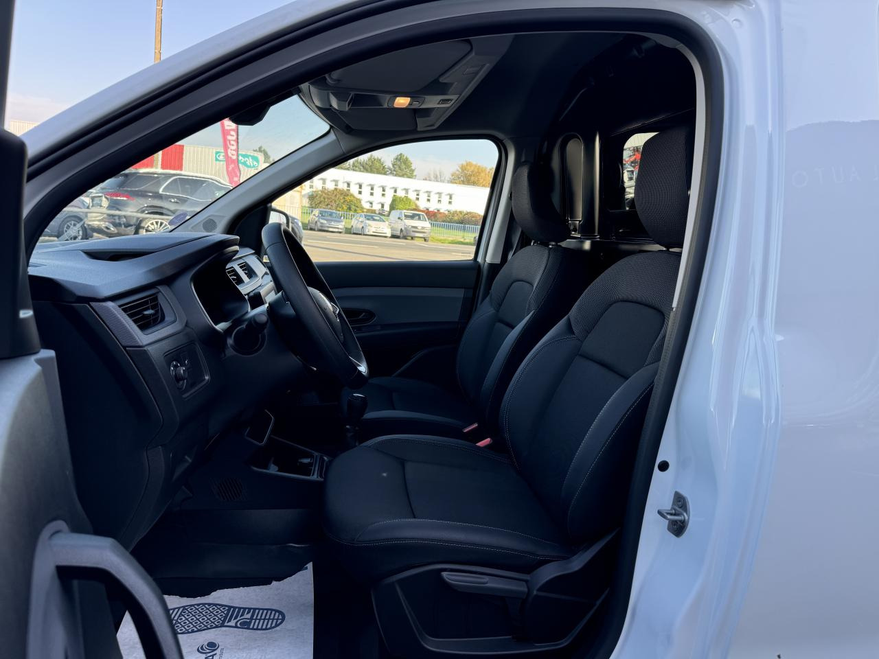 RENAULT EXPRESS 1.5 DCI 95CH CONFORT - Furgon: foto 4 RENAULT EXPRESS 1.5 DCI 95CH CONFORT - Furgon: foto 4